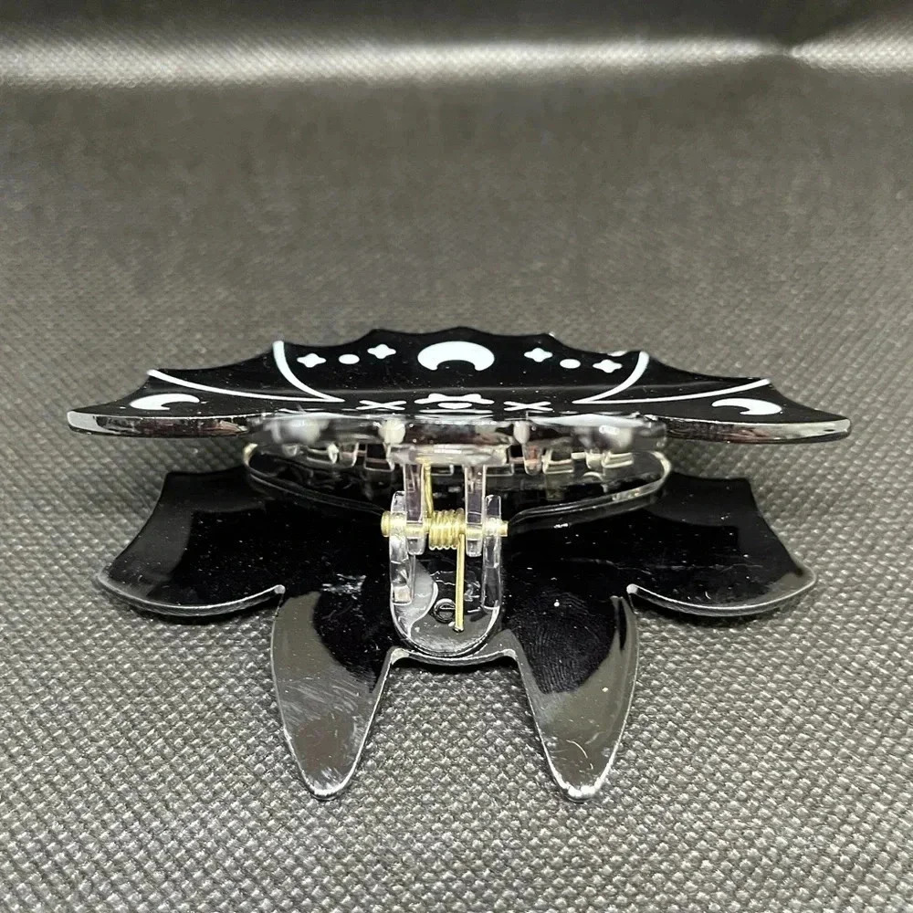 Halloween themed bat  🦇 hair clip - Picture 3 of 7